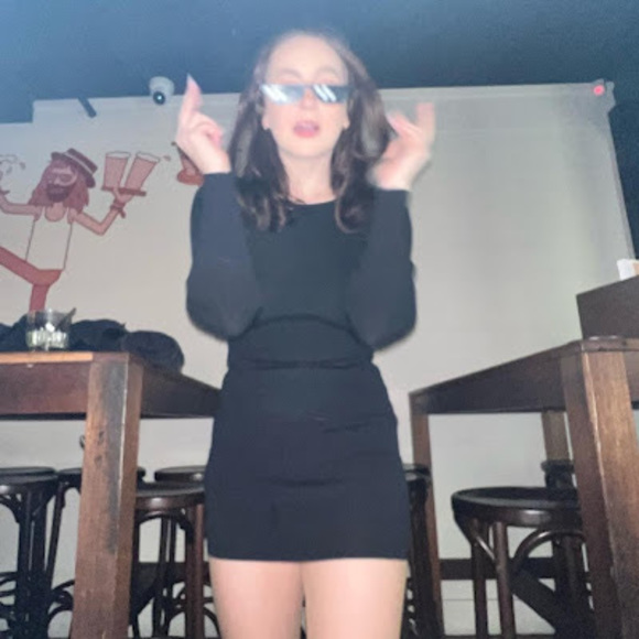 Meet your Posher, Belinda - Picture 1 of 1